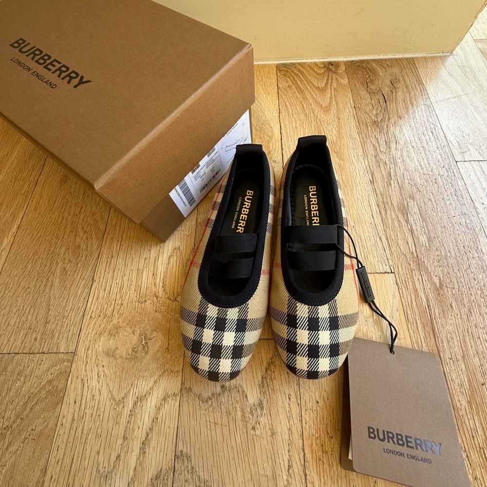 Burberry Grace Beige and Black Plaid Ballet Flat Shoe Girls s25